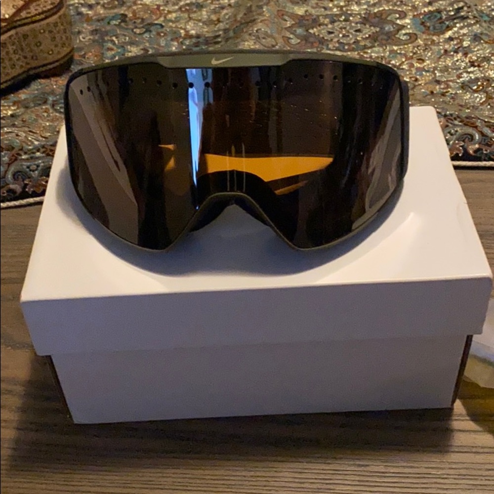 Nike Fade Snowboard/Ski Goggles.